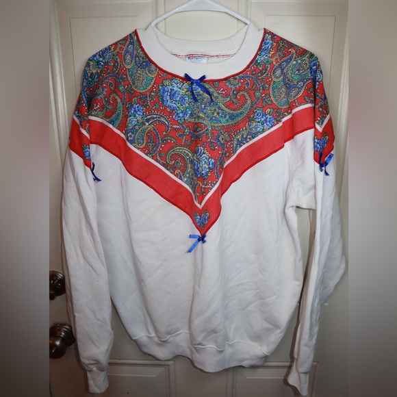 Vintage 90s Crewneck White Sweatshirt    Bandana Chest with Bows SIZE XL - Picture 1 of 4